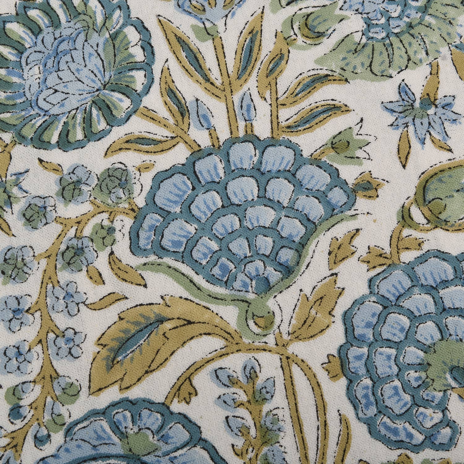 Fabricrush – wholesale Prydnadskuddfodral – Kuddfodral med volang och handtryckt blommönster1