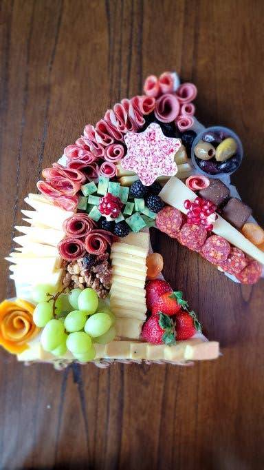 TG Designs - Wholesale Cutting Board - Horse Head Charcuterie / Cutting Board Medium3