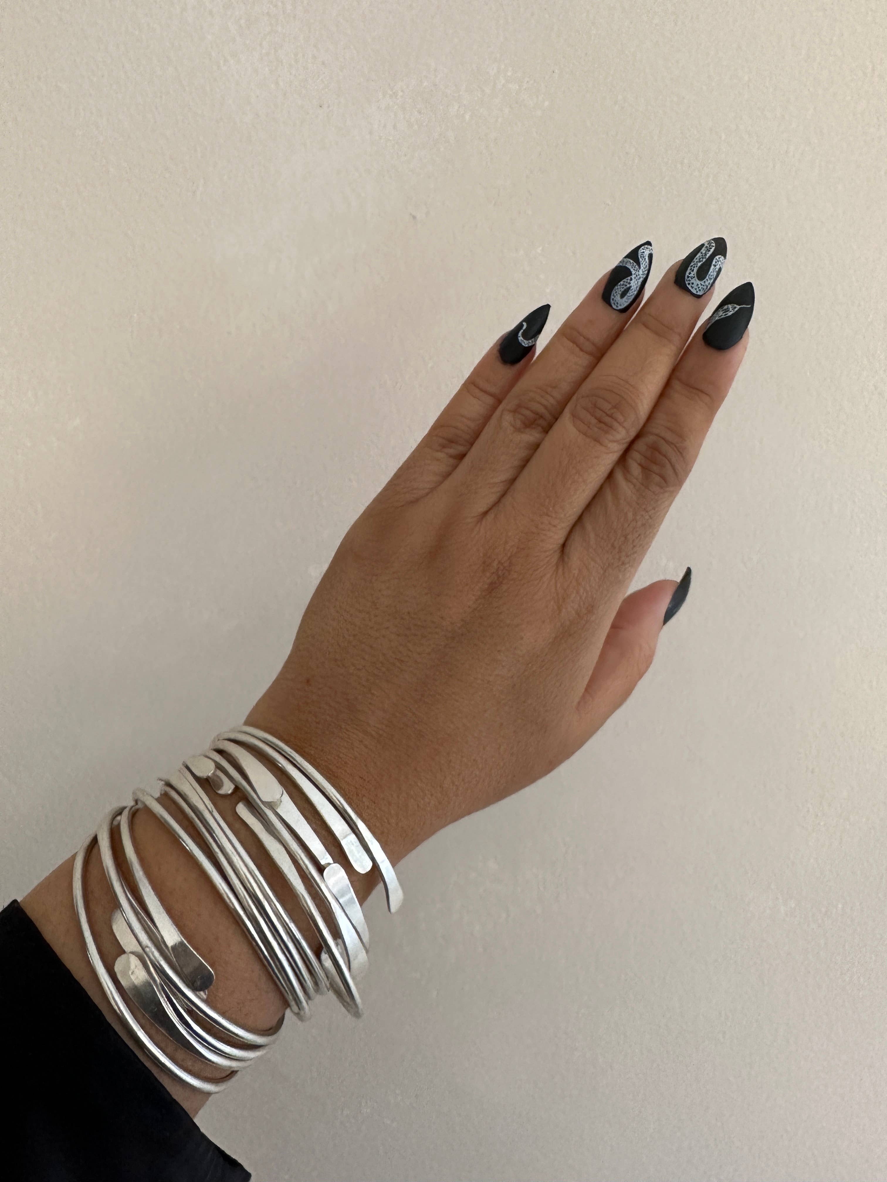 Boho Gal Jewelry – wholesale Bangle bracelet – Silver Coil Bangle3