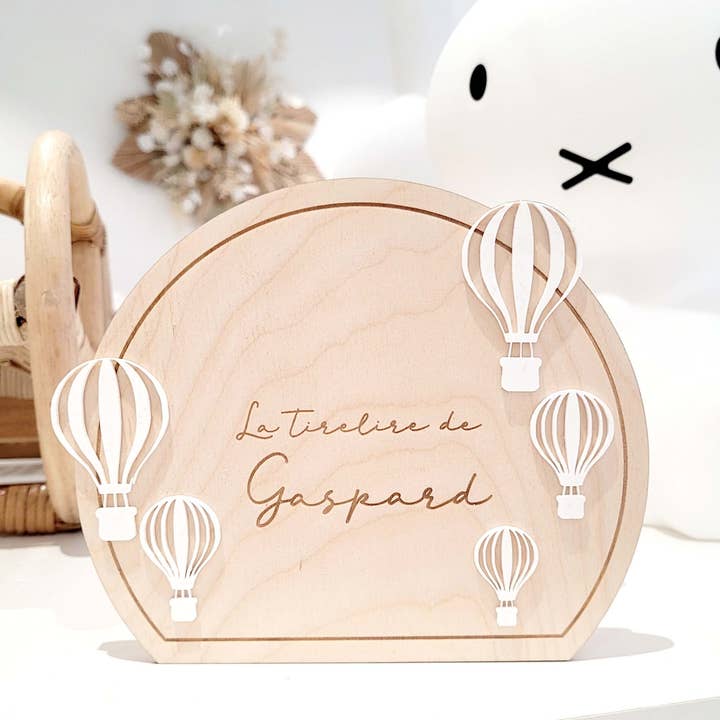 CW Evenements - Vente Décoration murale – enfant et bébé - Tirelire Enfant Modèle Montgolfière Personnalisée