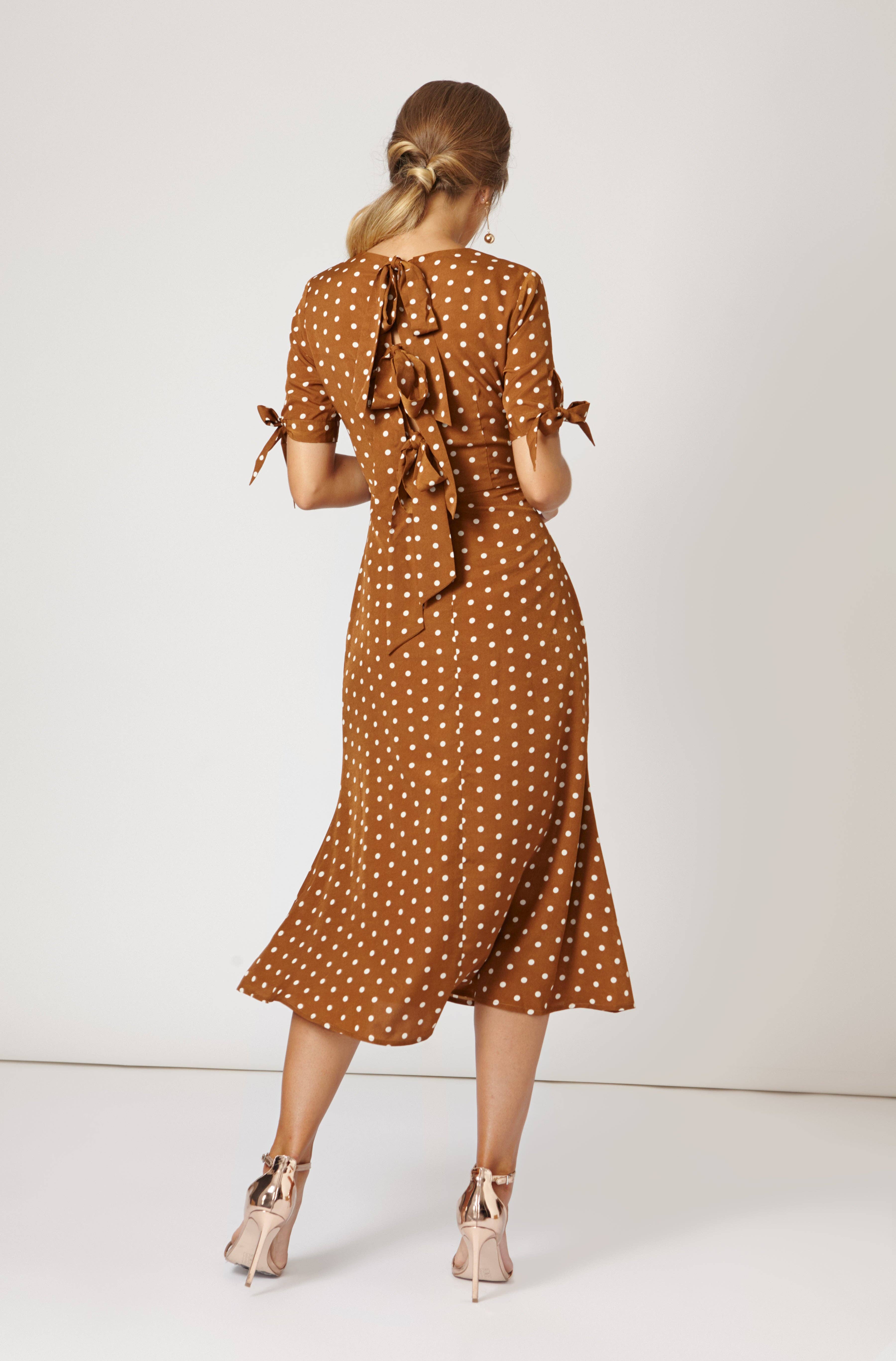 Bruna – Großhandel Kleid – Damen – Laila Brown Kleid mit Polka-Dots · Bruna ·2
