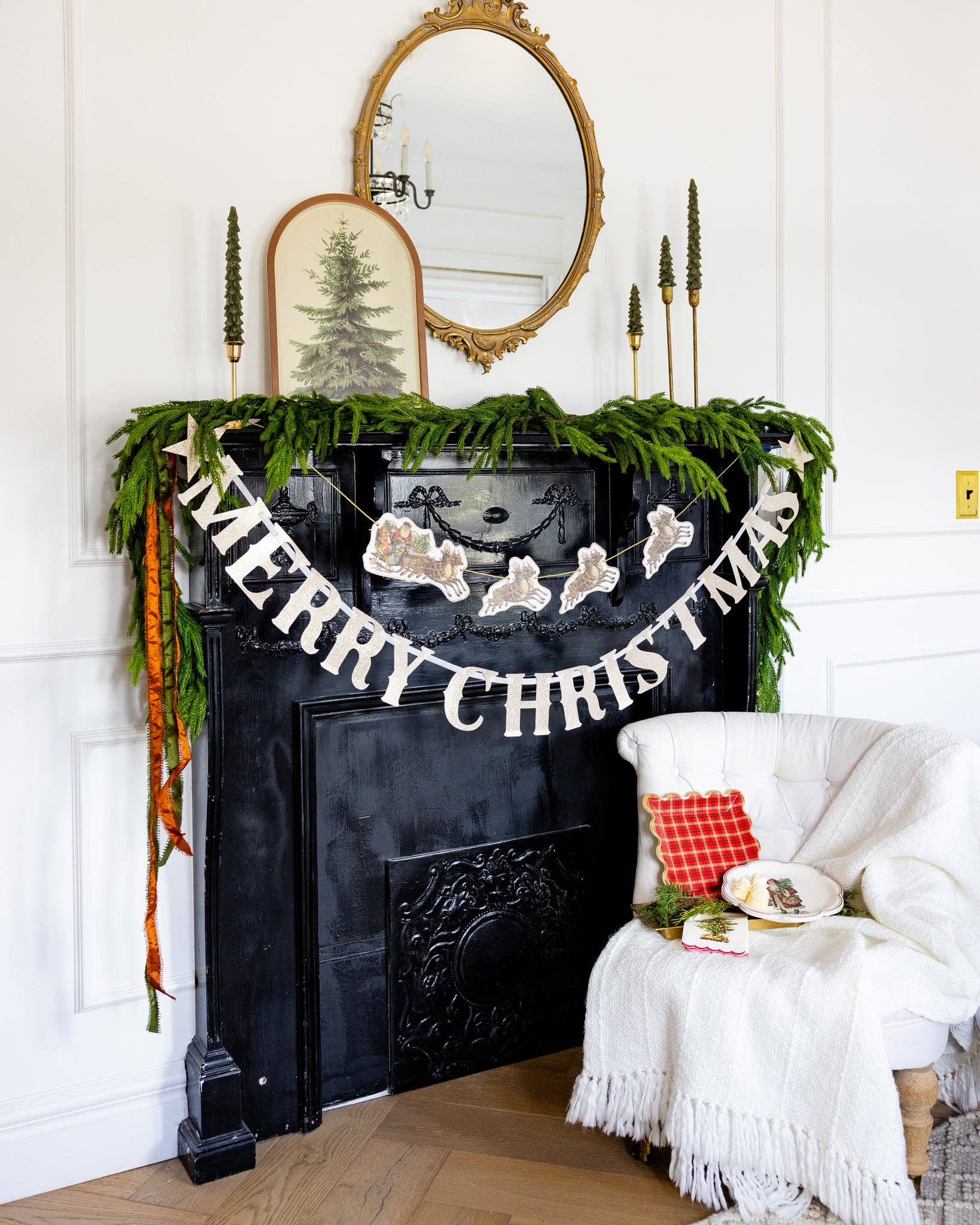 My Mind’s Eye – wholesale Disposable plate – VCH1240 - Santa Scalloped Plate Set1