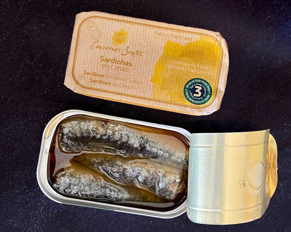 Campos Santos & Conservas Santos - Produtos Regionais – Engroshandel Fisk på dåse – Sardiner i citron - 120 g1