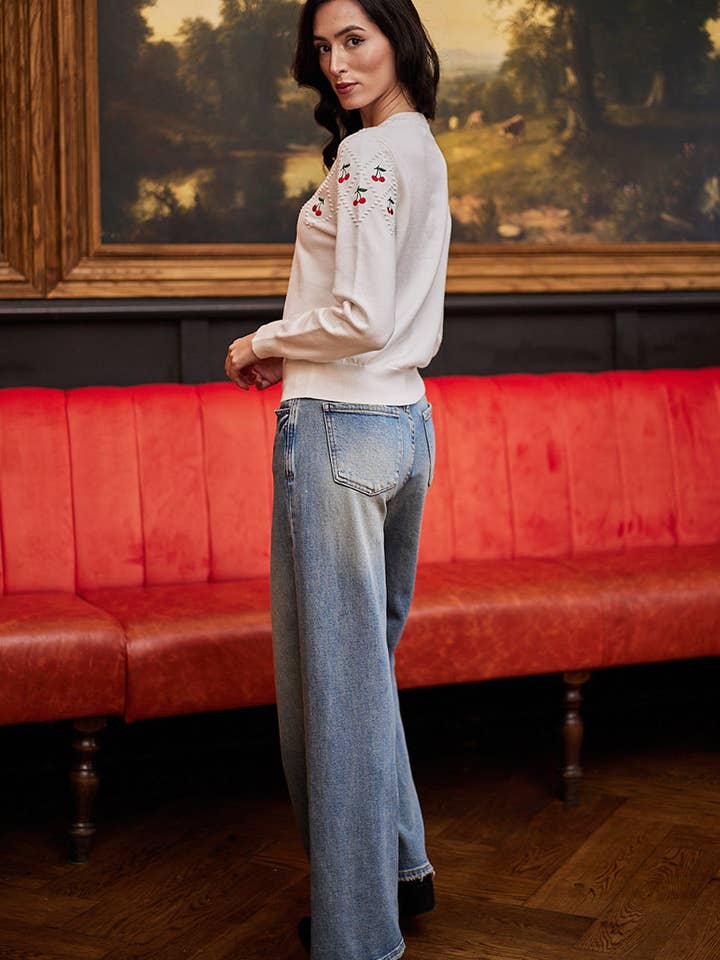 ANGELEYE – Engroshandel Pullover - Dame – Hvid sweater med kirsebærbroderi2