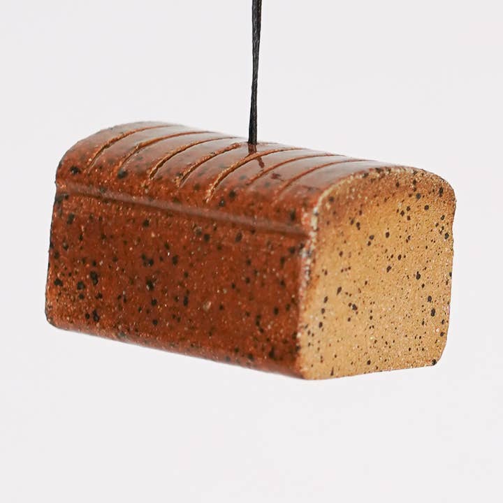 Ornement de pain en forme de miche pour la vente par Collin Garrity