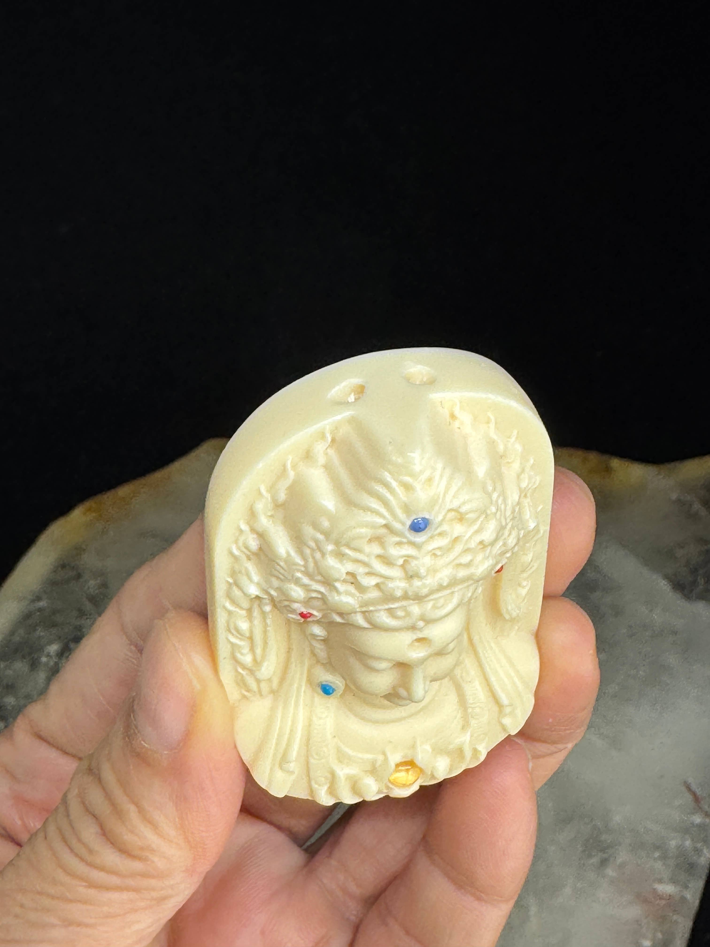 The 7 Directions - Vendita all'ingrosso Pietra/cristallo spirituale - Perla guru con ciondolo Buddha Guan Yin scolpita in noce di palma FY904