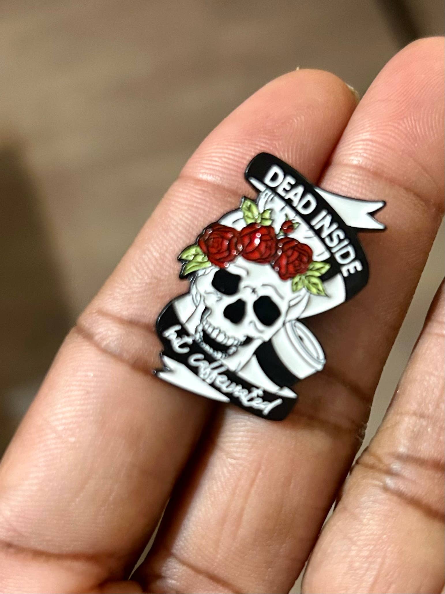 BG & Accessories - Vente Épinglettes/boutons - Des centaines d'épingles en émail - Lots mystères - Thèmes variés2