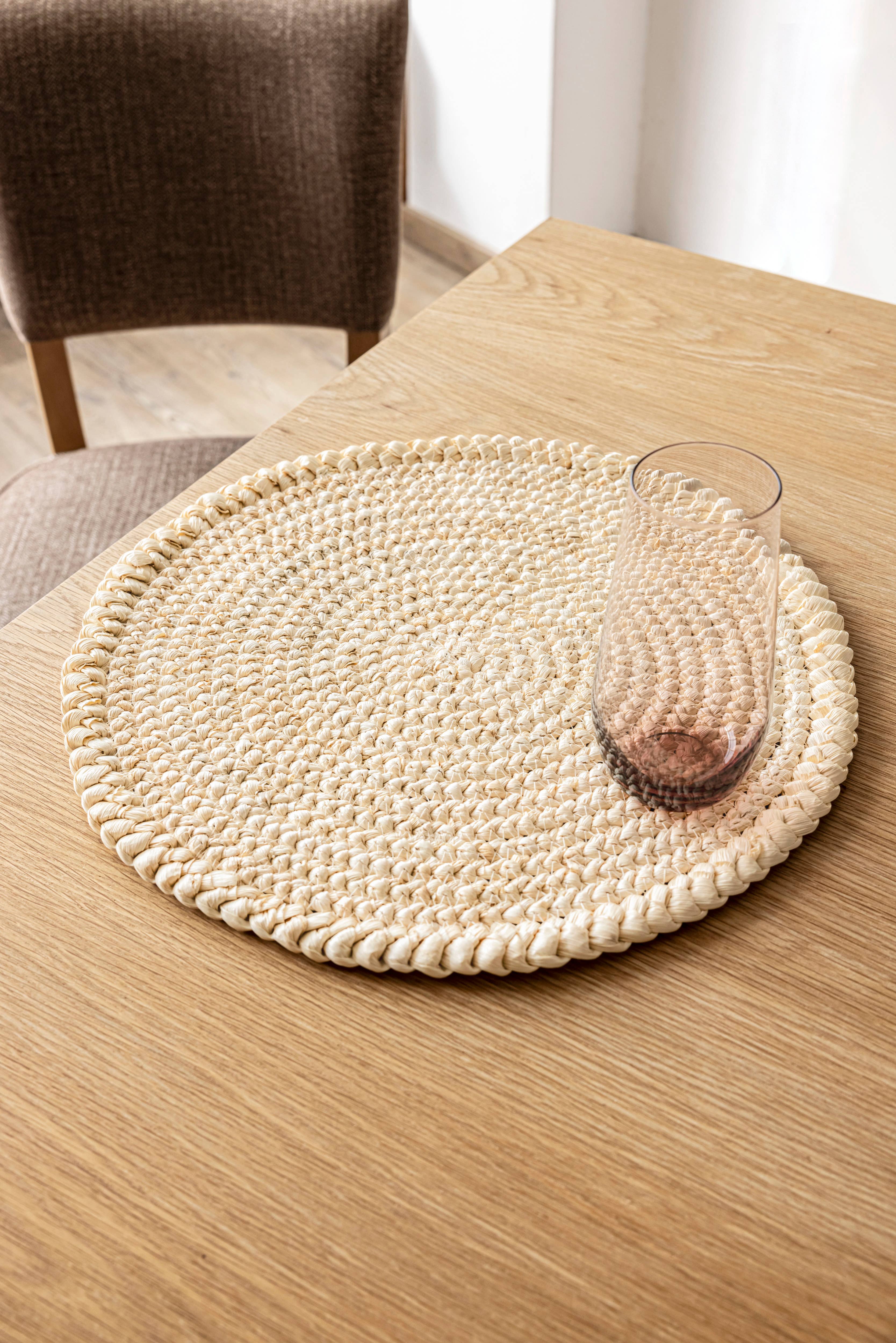Rustic Round Woven Placemats – Black & Natural – Set of 4 for wholesale on Faire