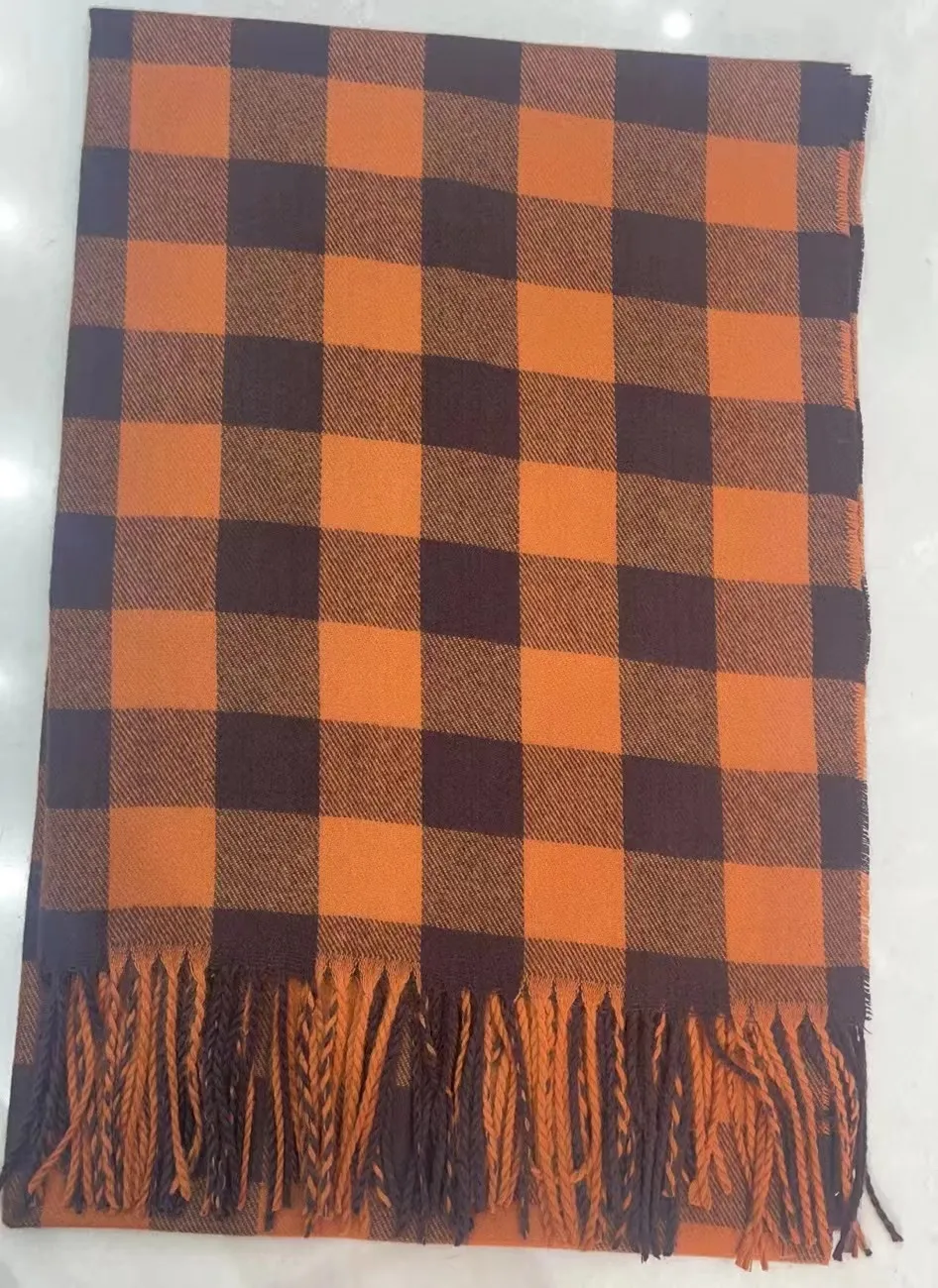 Domoflor s.l - Wholesale Scarf - Women's - Large checkered scarf with fringes 🧣✨1