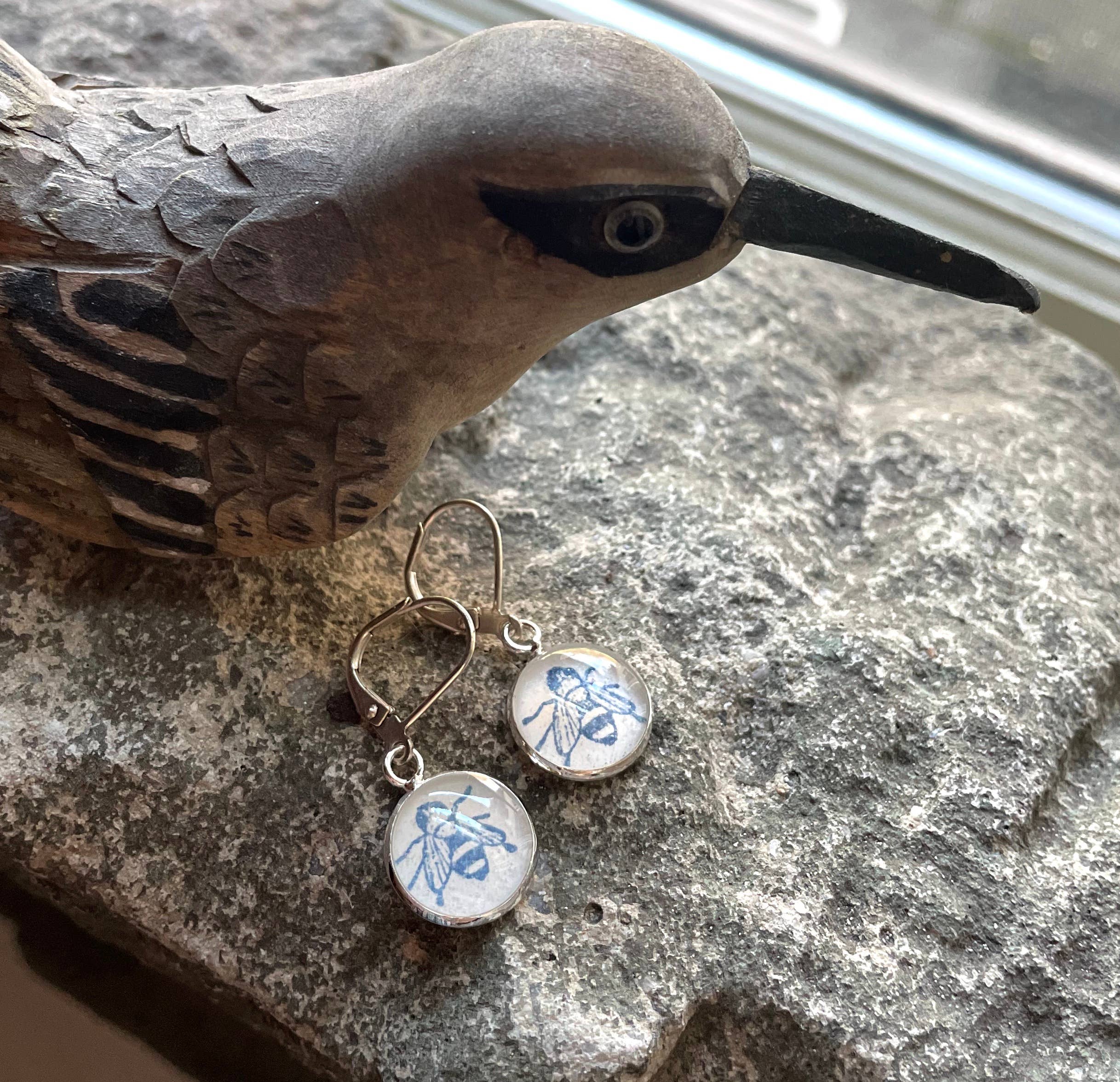 joeyfivecents - Vente Boucles d'oreilles pendantes - Boucles d'oreilles pendantes estampées à la main - plantes bleues, champignons, abeilles9