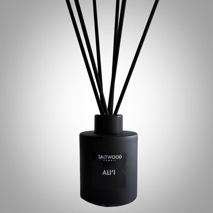 Diffuseur à roseaux Ali'i 5 oz pour la vente par Jules and Gem Hawaii
