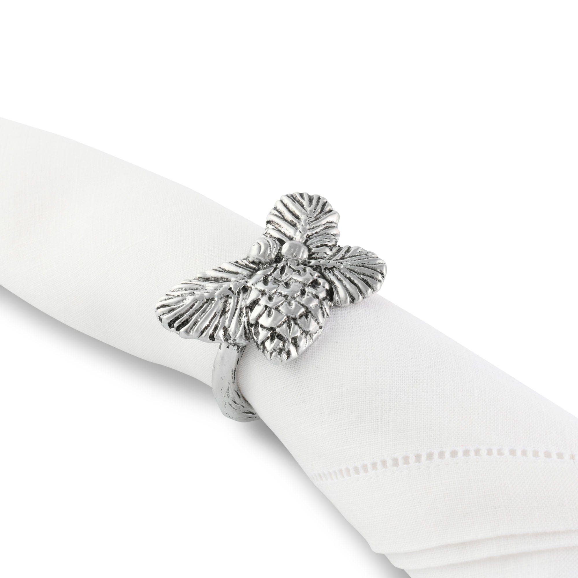 Arthur Court – Argola de guardanapo por atacado – Conjunto de 4 anéis de guardanapo com padrão de floresta de pinha2