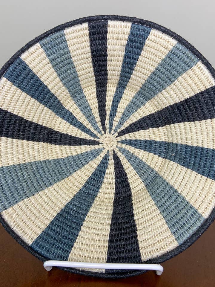 Medium Sisal Basket - 054 for wholesale by Eve & Nico Gifts & Home Decor