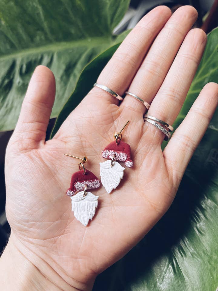 Boucle d'oreille Santa Claus pour la vente par The Butterfly Effect
