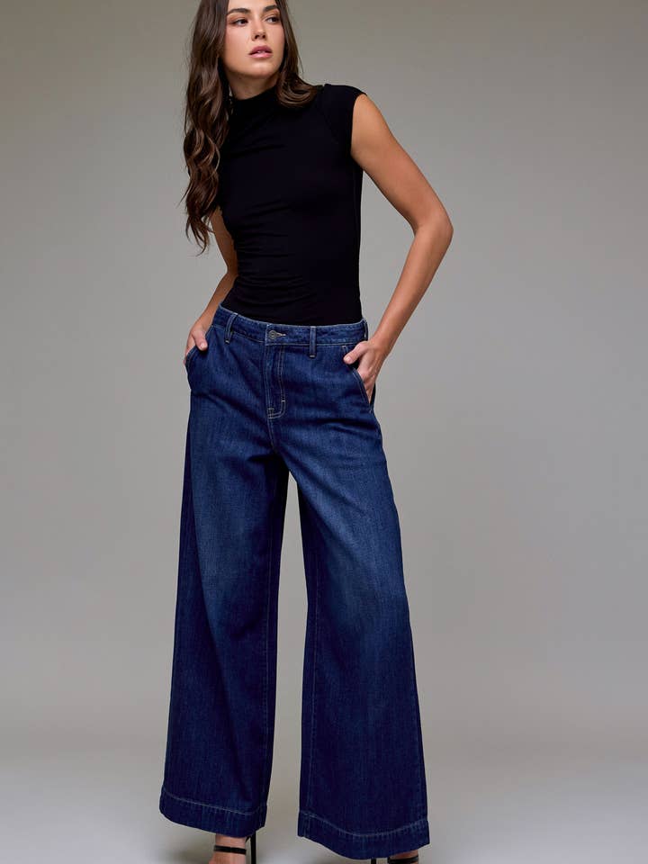 Lavage Foncé Propre Doux Taille Haute Super Large pour la vente par Hidden Jeans