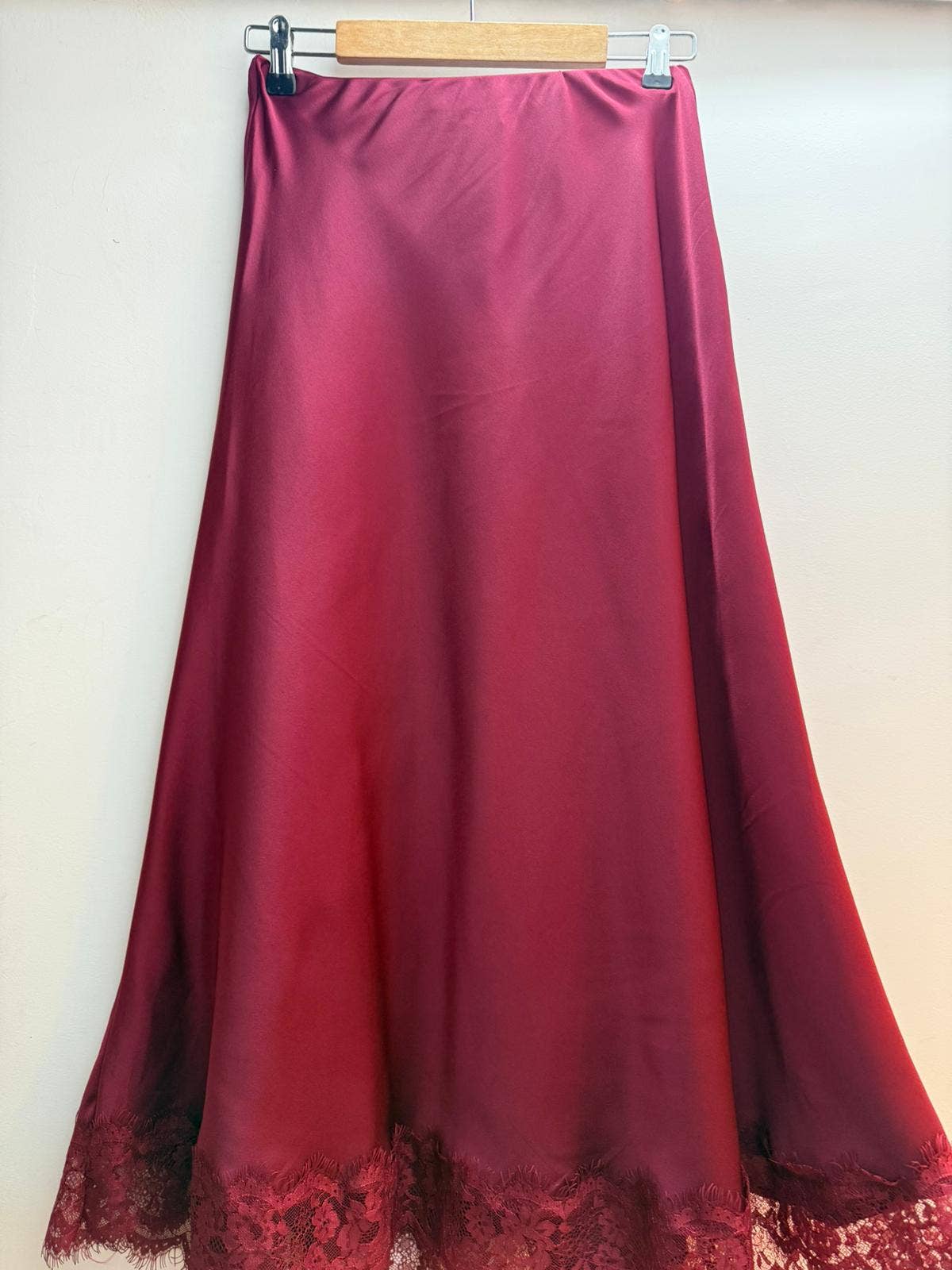 LORIANE - Wholesale Skirt - Women's - 11233U Long skirt with lace in satin2