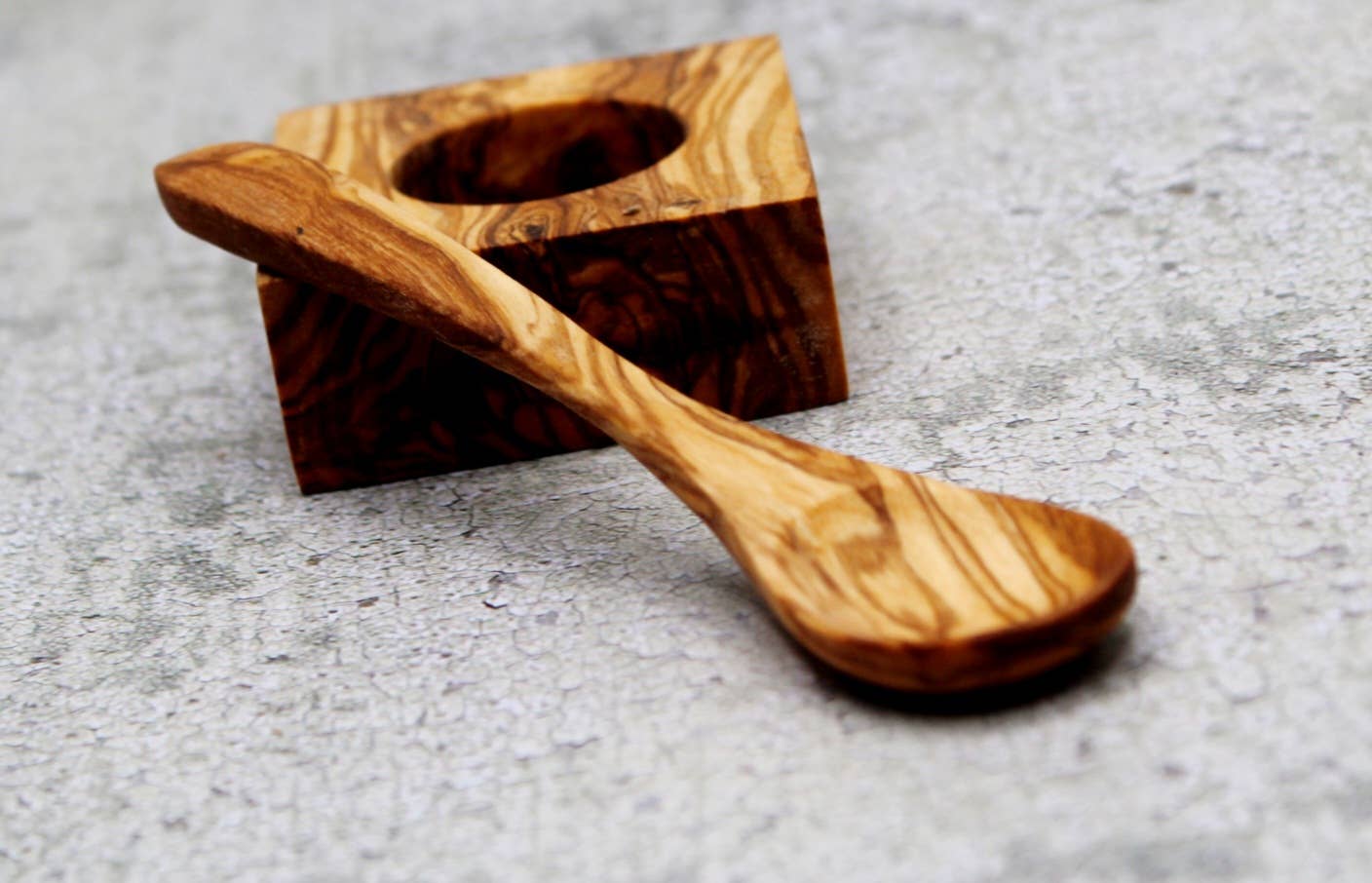 DAGDEG - Vendita all'ingrosso Portauovo - Portauovo con cucchiaio in legno d'olivo2