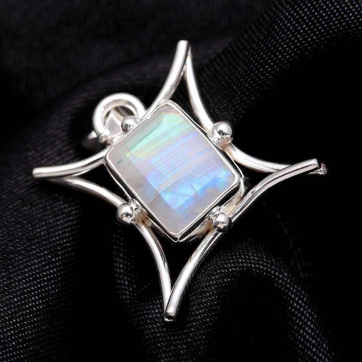 Ciondolo in argento sterling 925 con pietra di luna naturale per la vendita all'ingrosso da parte di AG 925 JEWELLERY