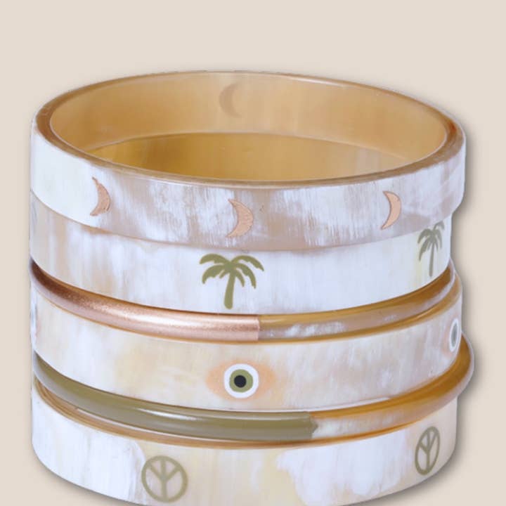 Horn bracelet 10mm PALMIER Pure Khaki 25 and other Purchase Wholesale palmier. Free Returns & Net 60 Terms on Faire trending on Faire.