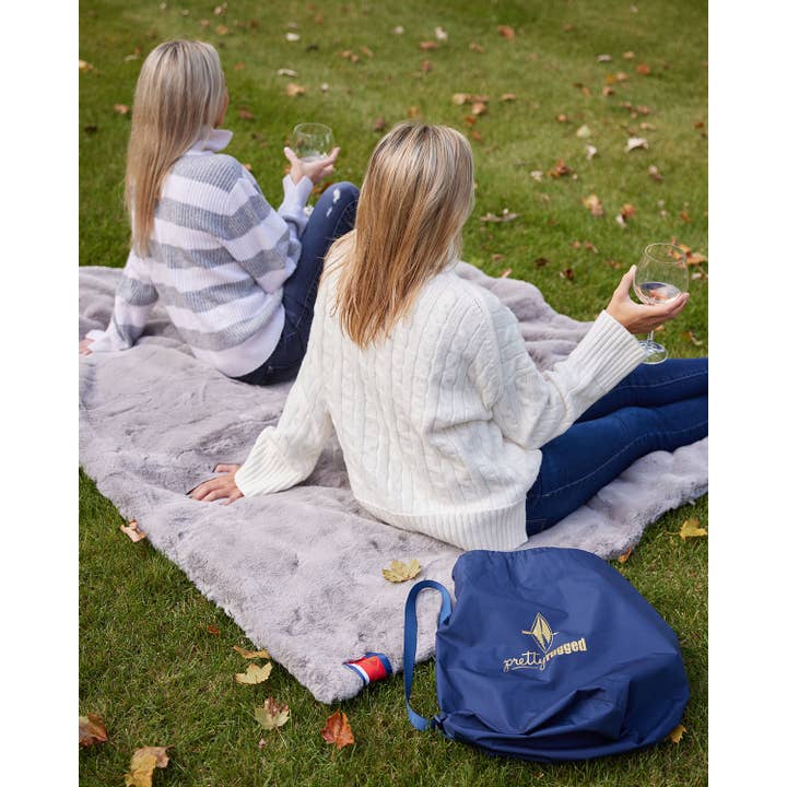 Pretty Rugged - Wholesale Throw Blanket - Waterproof Windproof Outdoor Blanket | Pretty Rugged9