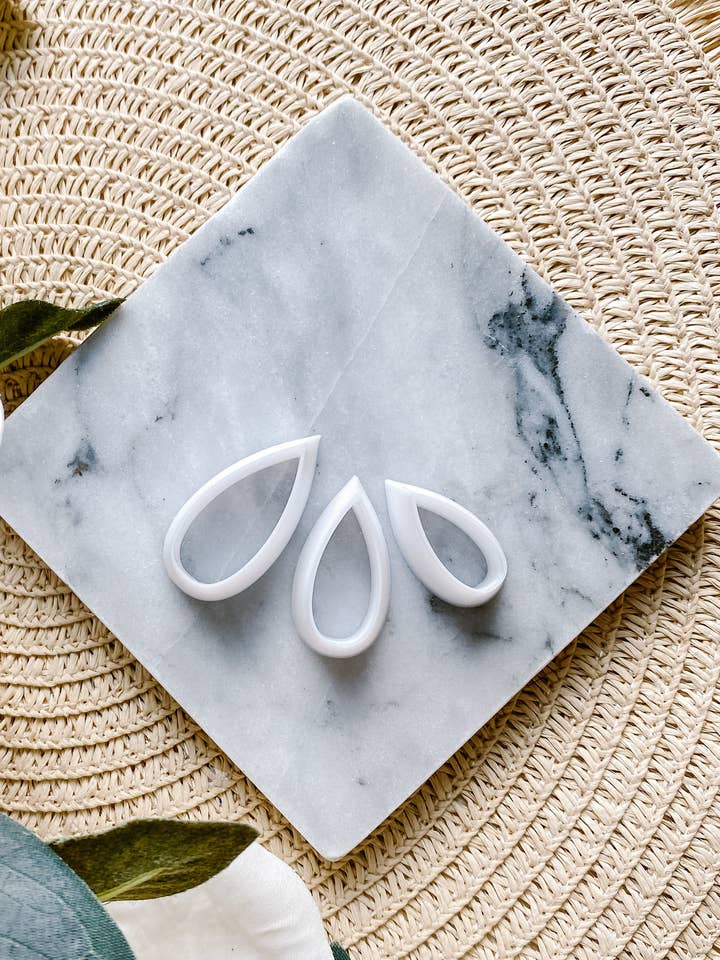 Emporte-pièces arrondis en forme de larme pour la vente par Tera Clay