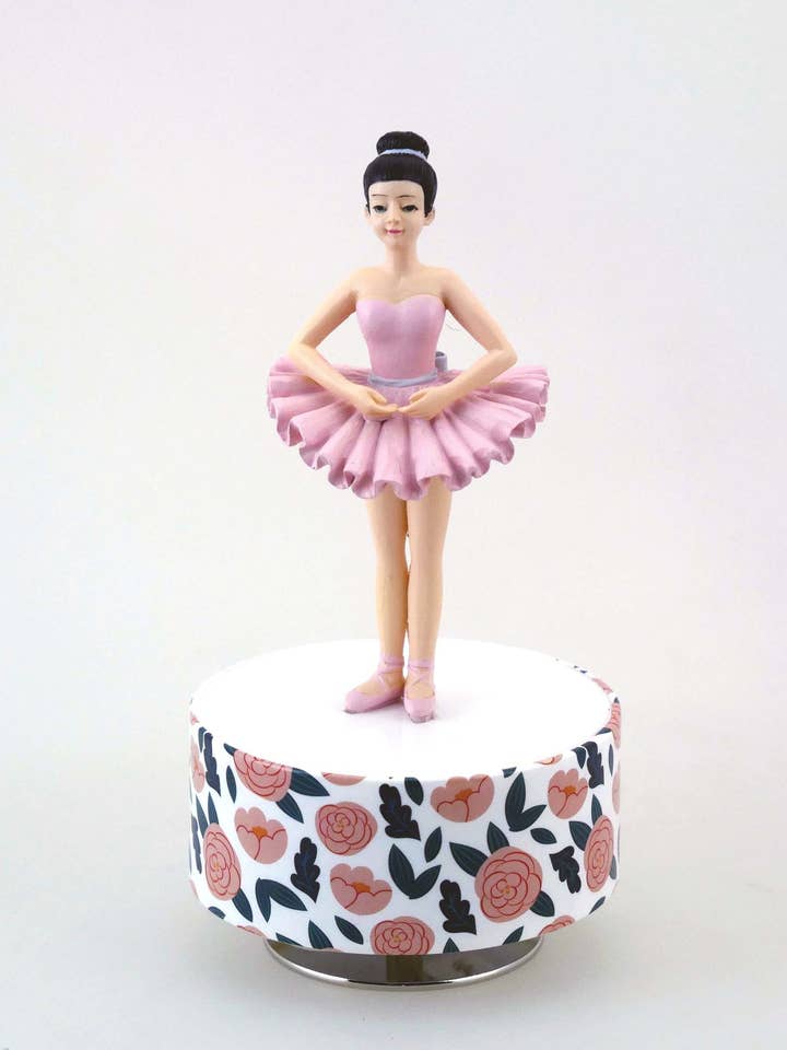 Ballerine avec chien en polystone pour la vente par Musicbox Kingdom