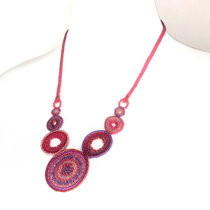 Statement-Halskette mit Perlen - TORY für den Großhandel von KVZ Designs