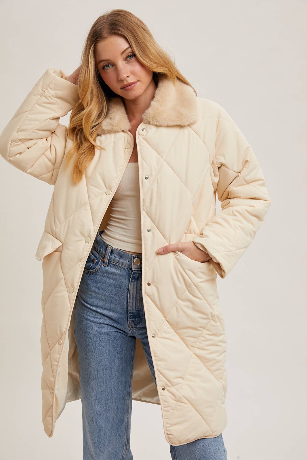 Bluivy - Wholesale Pufferjack - Dames - GEWATTEERDE MIDI-PUFFERJAS MET KRAAG VAN IMITATIEBONT EN KNOOPSLUITING9