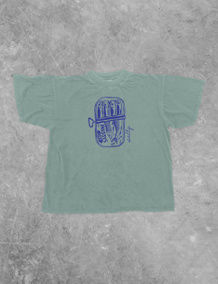 The Clandestine Underground – T-shirt estampada - Unissexo por atacado – Sardinhas Salgadas, T-shirt de Algodão Fresco com Estampa de Peixe0