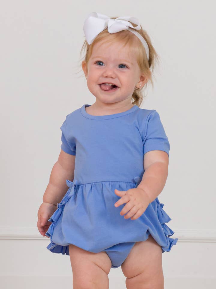 Pelele burbuja de punto azul bígaro de manga corta con lazo para bebé niña. para venta al por mayor de RuffleButts + RuggedButts