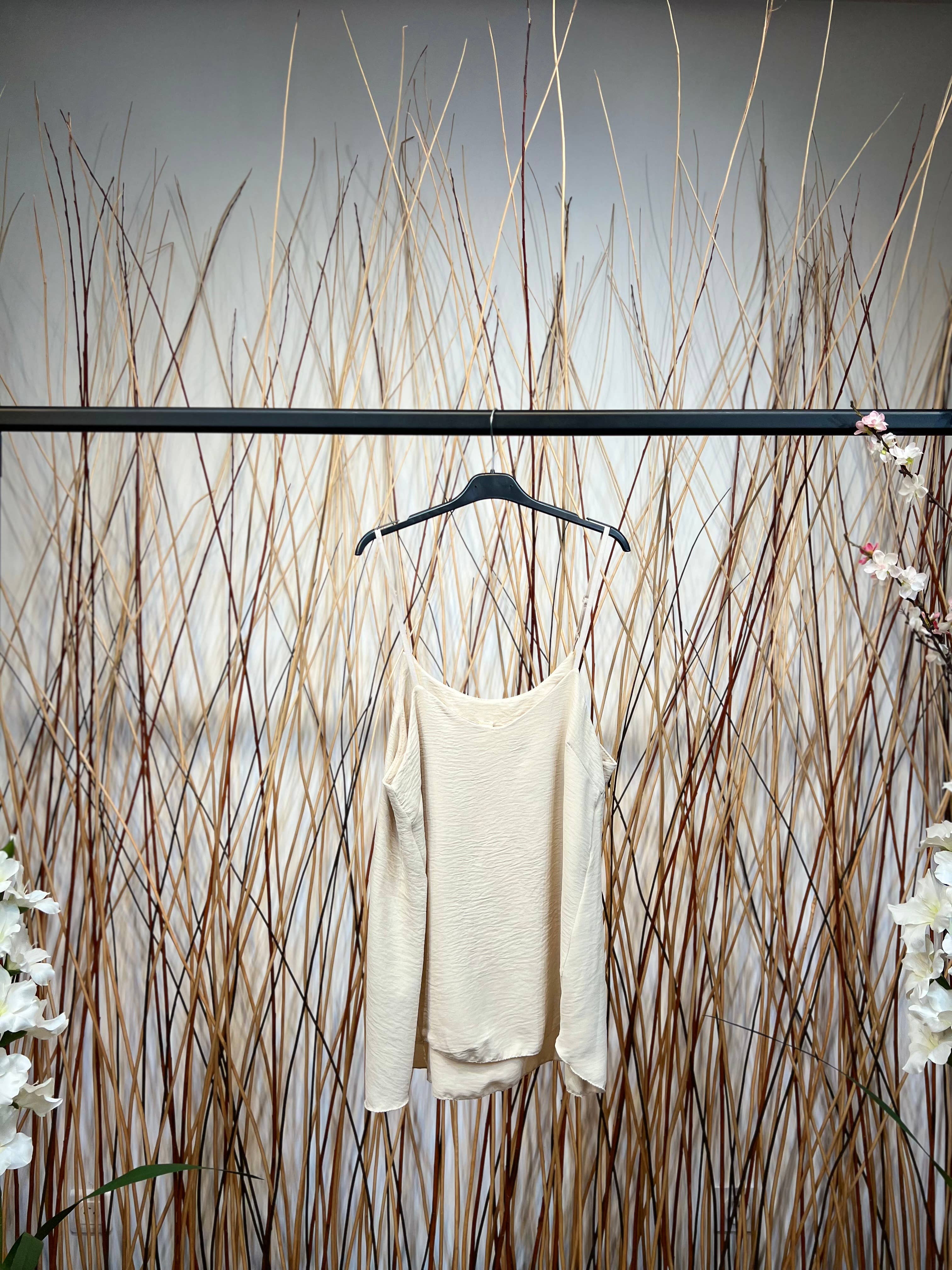 L'Emotion – Engroshandel Tanktop – Kvinder – Cropped tanktop med rund hals og justerbare tynde stropper1