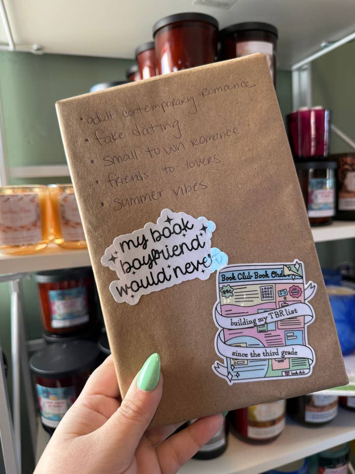 Rendez-vous à l'aveugle surprise avec un livre pour la vente par Scents, Stories, and Surprises