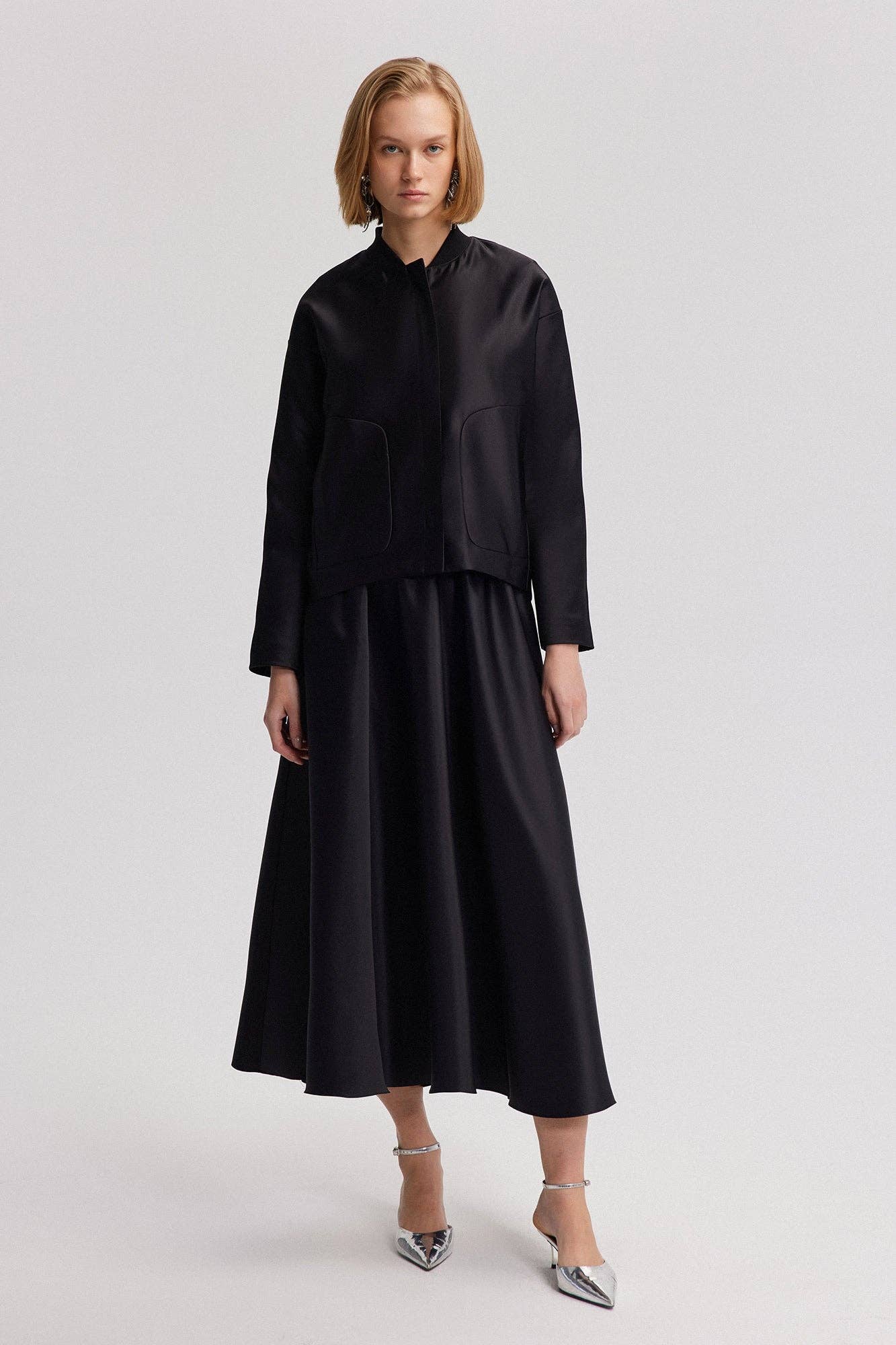 Negro CHAQUETA DE SATÉN CON DETALLE DE BOLSILLO de venta al por mayor en Faire2