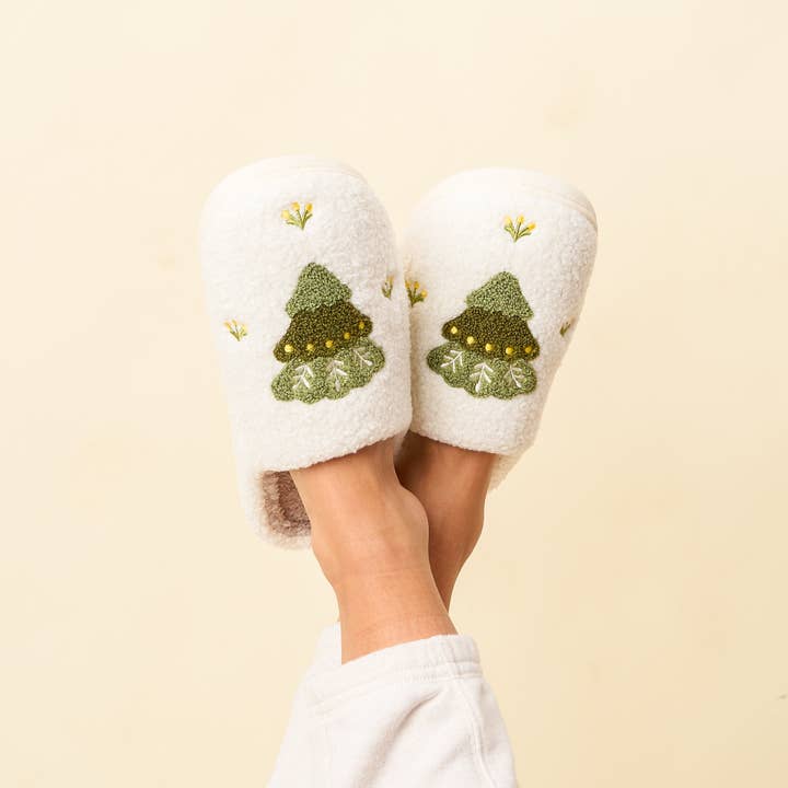The Darling Effect - Wholesale Slippers - Women's - Fuzzy Holiday Slippers - Tree (Mixed - 2 S/M and 2 M/L)