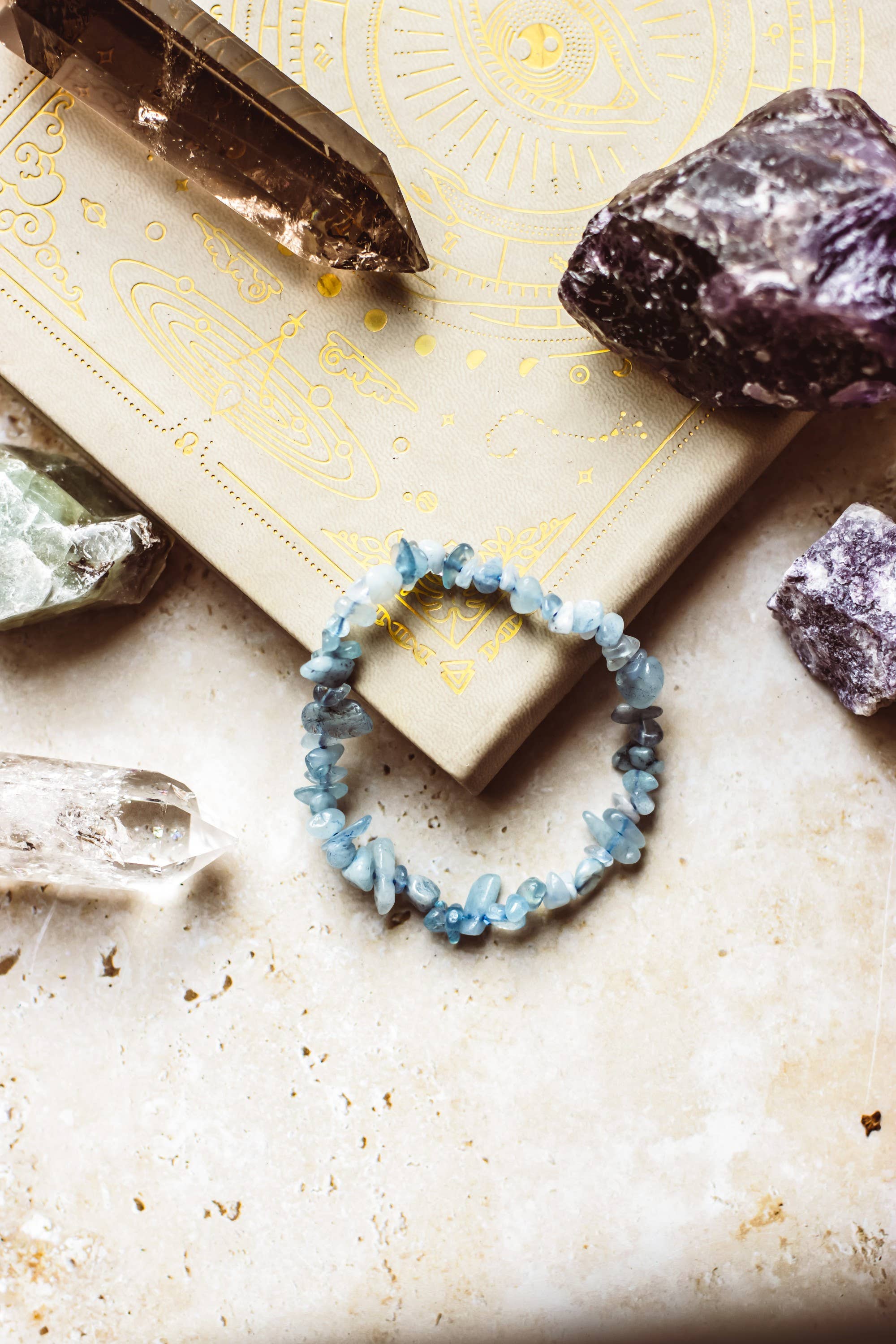 Mindful Living Co. – Großhandel Perlenarmband – Armband aus natürlichen Kristall-Edelstein-Chips | Kristallschmuck22