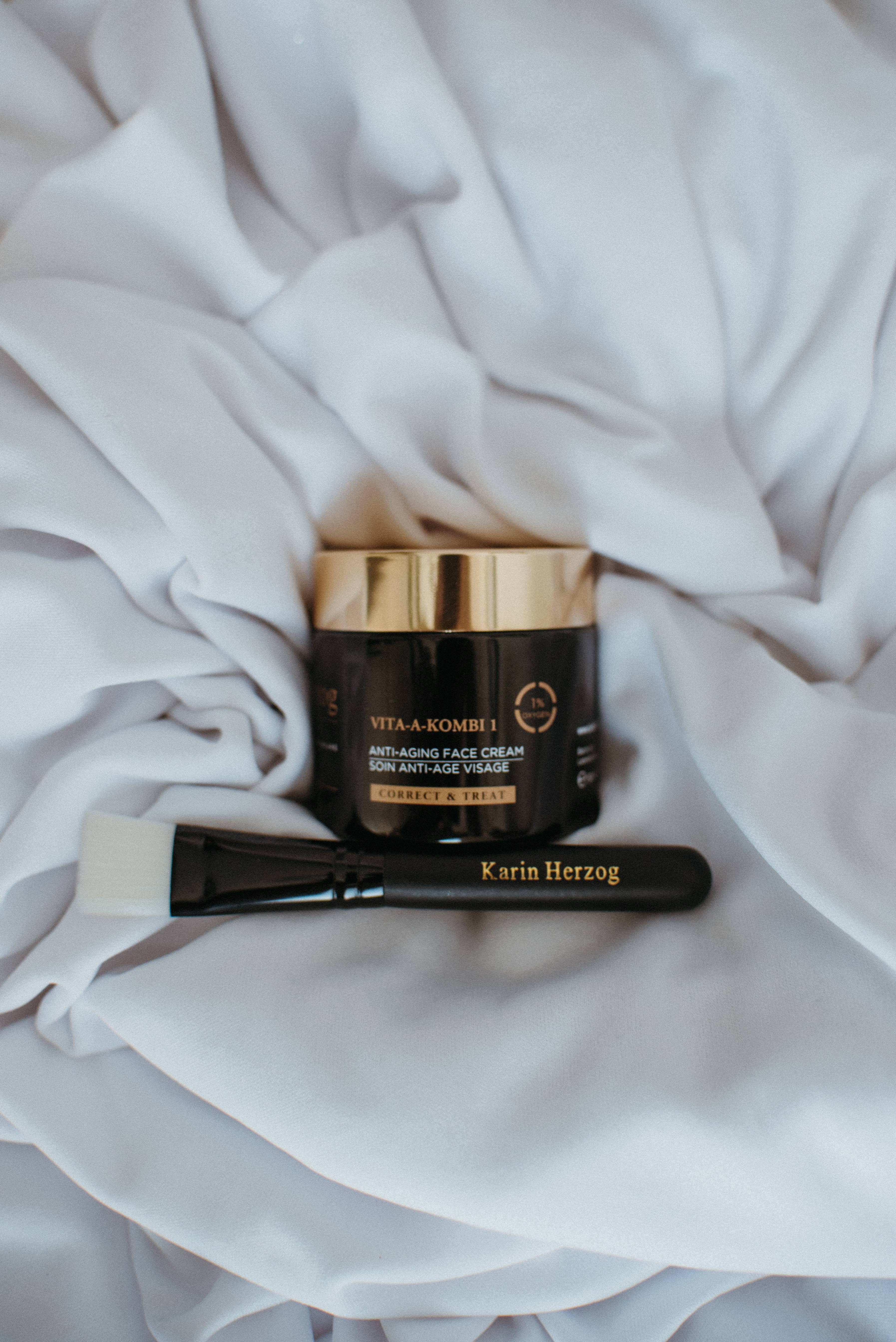 KARIN HERZOG DISTRIBUTION US LLC - Wholesale Anti-Aging Moisturizer - Vita-A-Apricot (Anti-Aging / Mature & Dry Skin)2