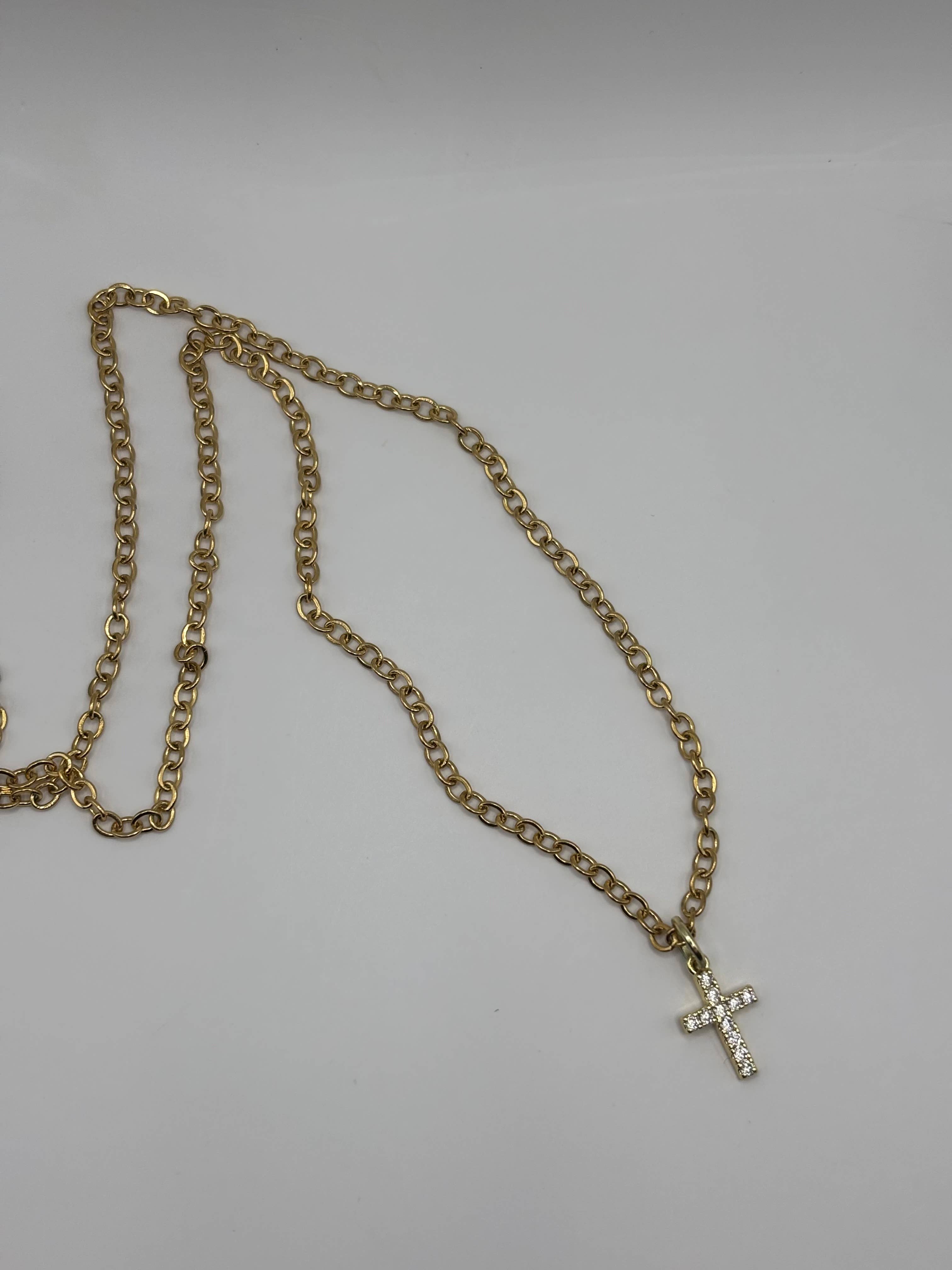 Penny Lane Jewelry Co - Vente Colliers à pendentif - Collier croix délicate minimaliste en strass couleur or Annie1