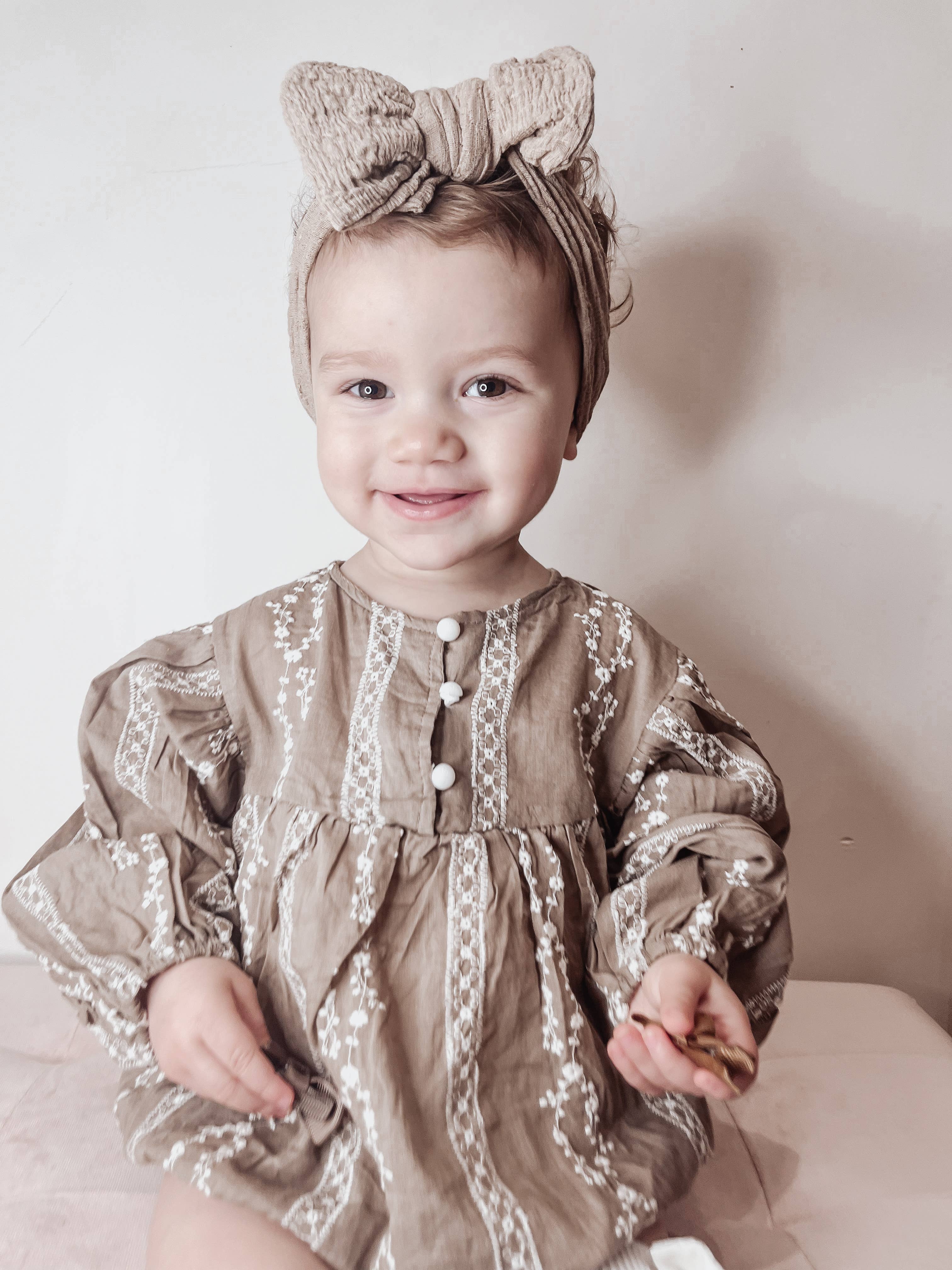 Annie & Charles – wholesale Bodysuit (non-footed) – Baby – Annie & Charles® organic cotton bodysuit with embroidery10