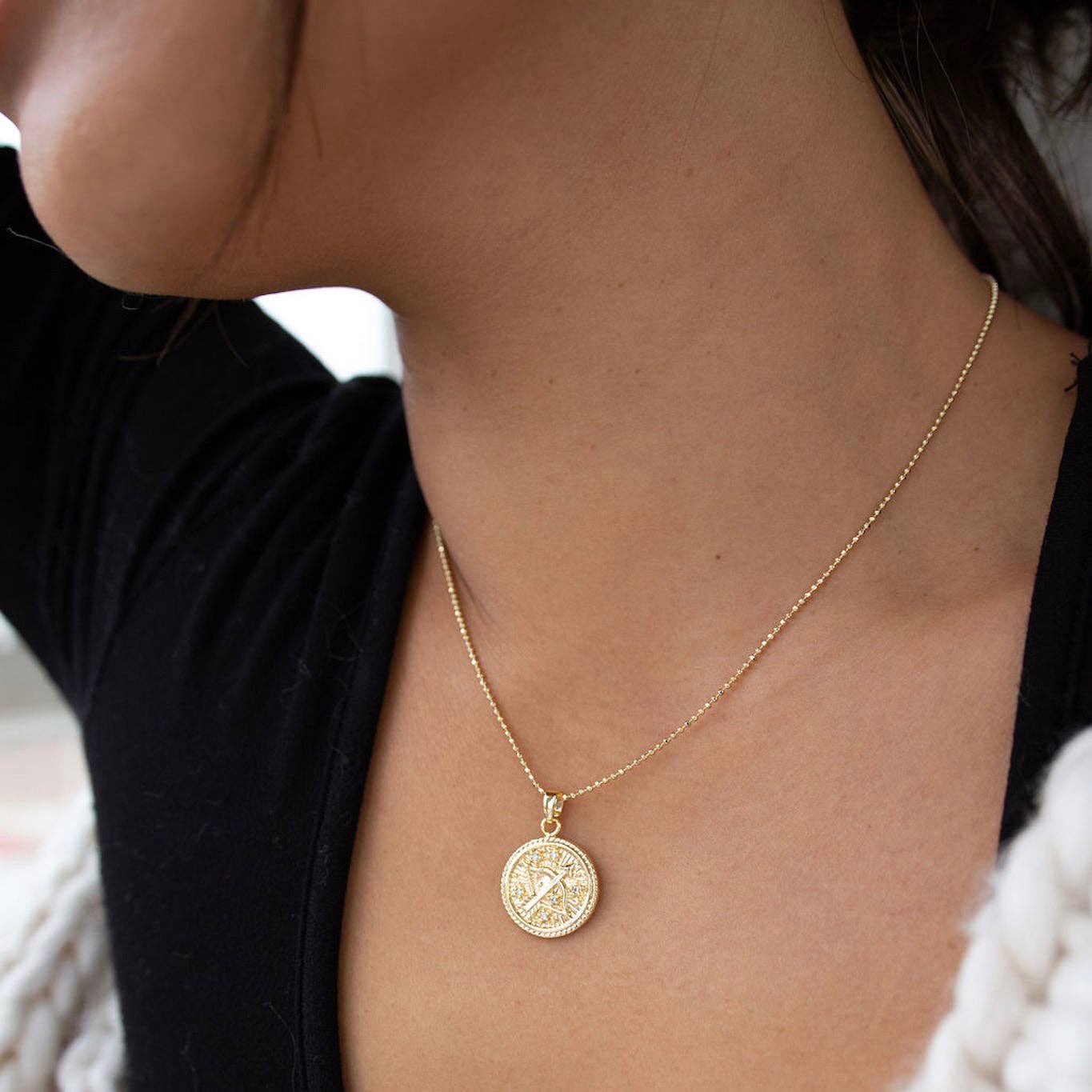 Nomie – wholesale Hänge-/berlockhalsband – Skytten Zodiac Coin Halsband1