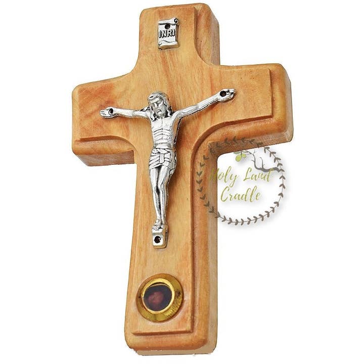 Croix en bois d'olivier avec corpus et encens pour la vente par Holy Land Cradle