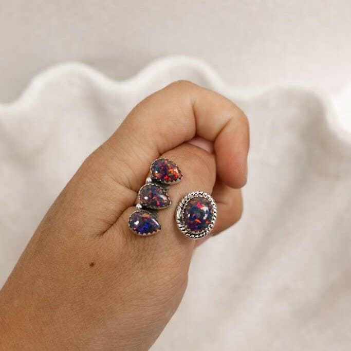 Schwarzer Opal Der süßeste Baby-Opal-Cluster-Ring für den Großhandel auf Faire