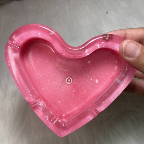 KraftzbyKenzie - Wholesale Ashtray - Pink Heart Ashtray | Red Heart