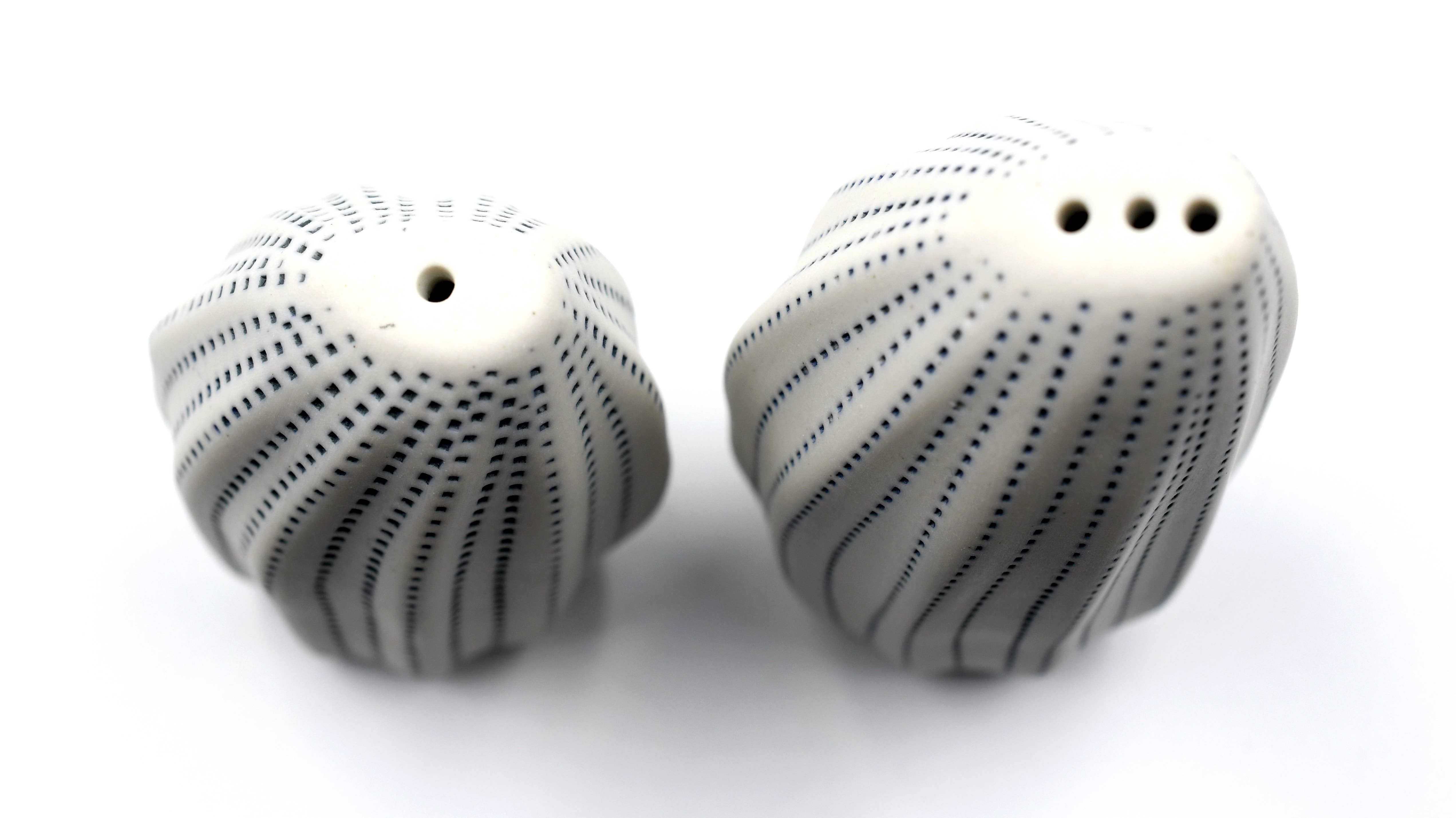 Art Floral Trading LLC - Wholesale Zout-en pepersetje - SP069W26 Seda handgemaakt zout- en peperstel van porselein3