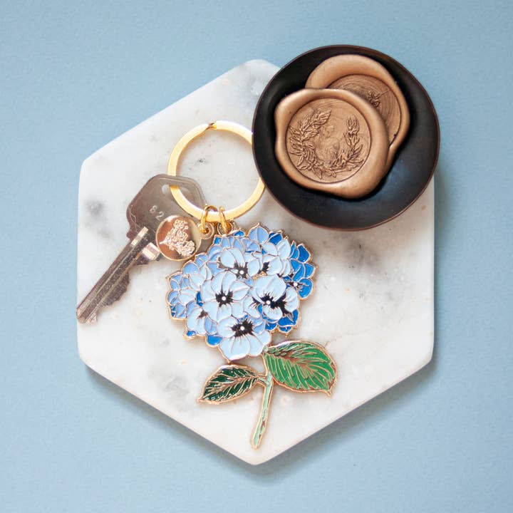 Seniman Calligraphy - Wholesale Keychain - Women's - Blue Hydrangea Gold Soft Enamel Key Chain0