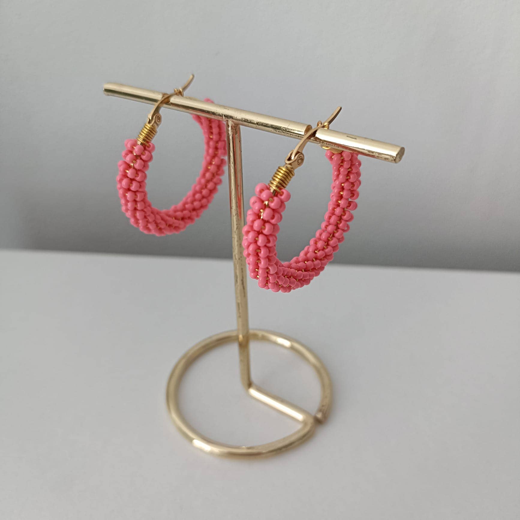 Kolorya - Wholesale Dangle Earrings - Pendientes de Aro con Cuentas en Tonos Rosados y Morados – Hechos a Mano6