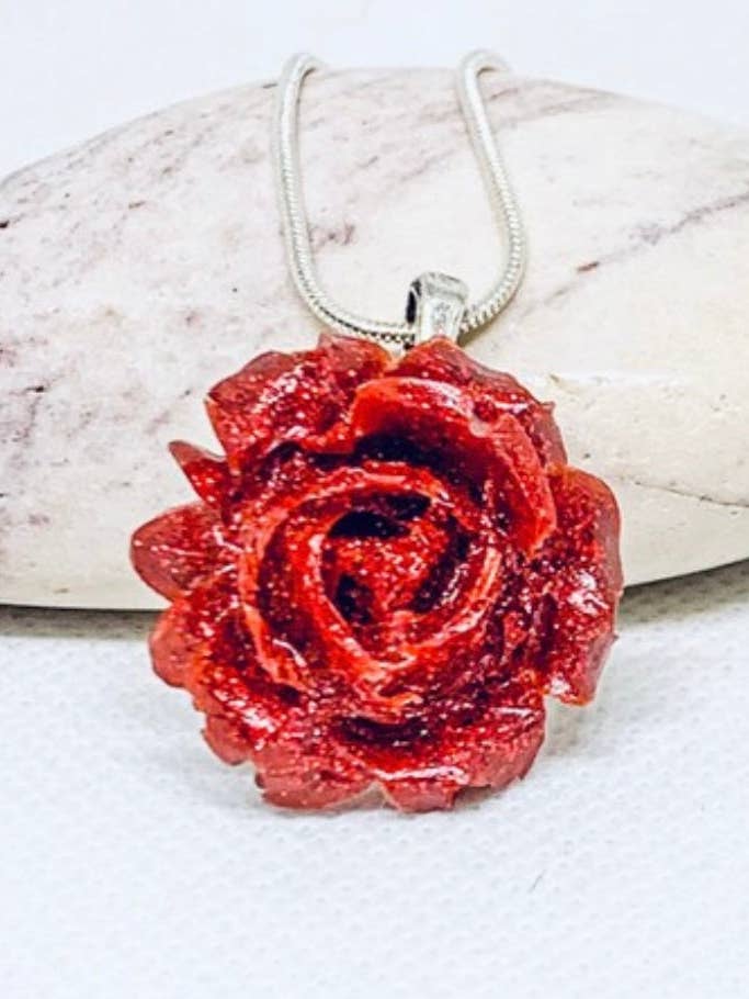 Collier délicat petite ou grande rose pour la vente par Vivian Treasury