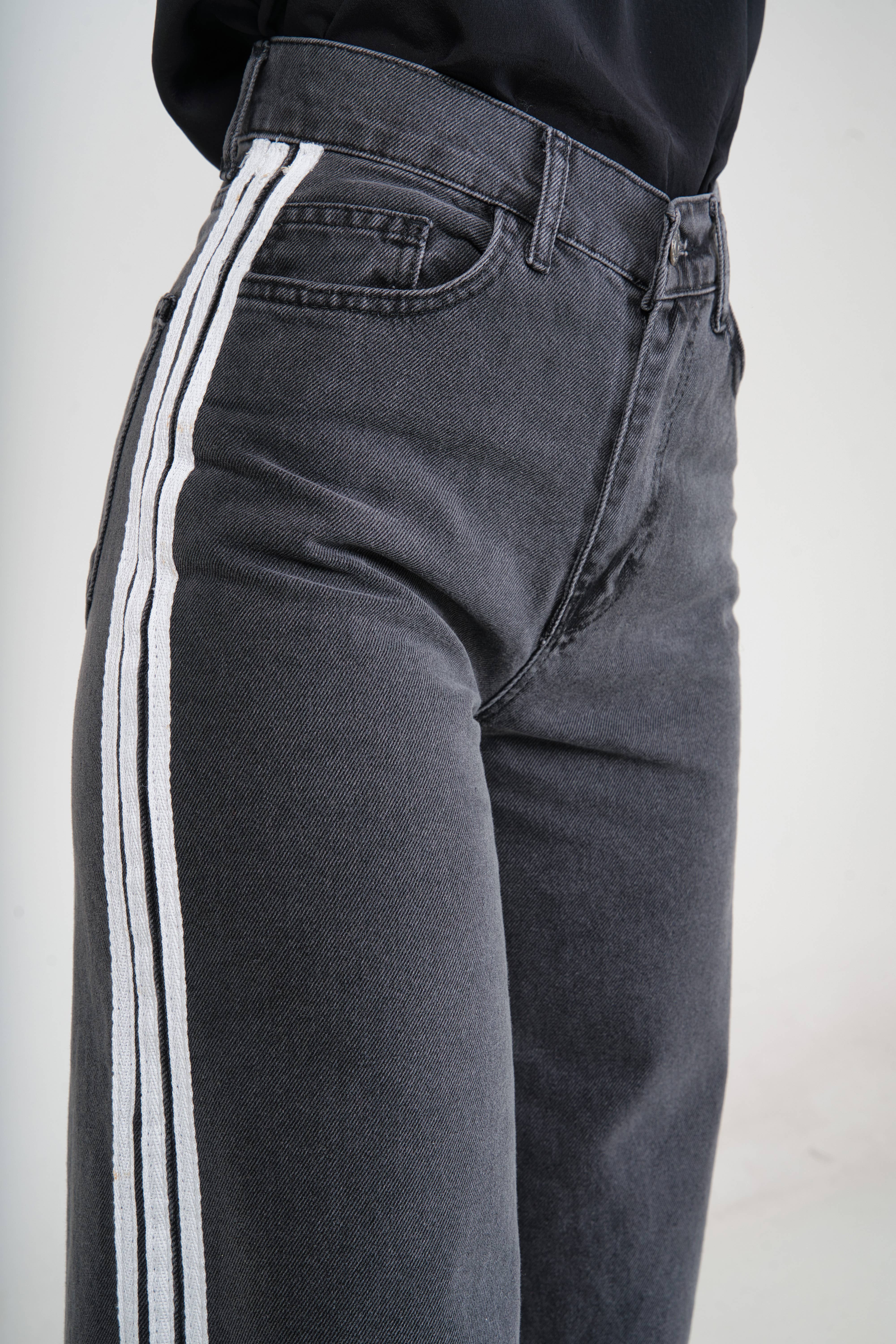 MAXMILA PARIS - Wholesale Pants - Women's - Gray wide-leg jeans with side sport stripes – LEON