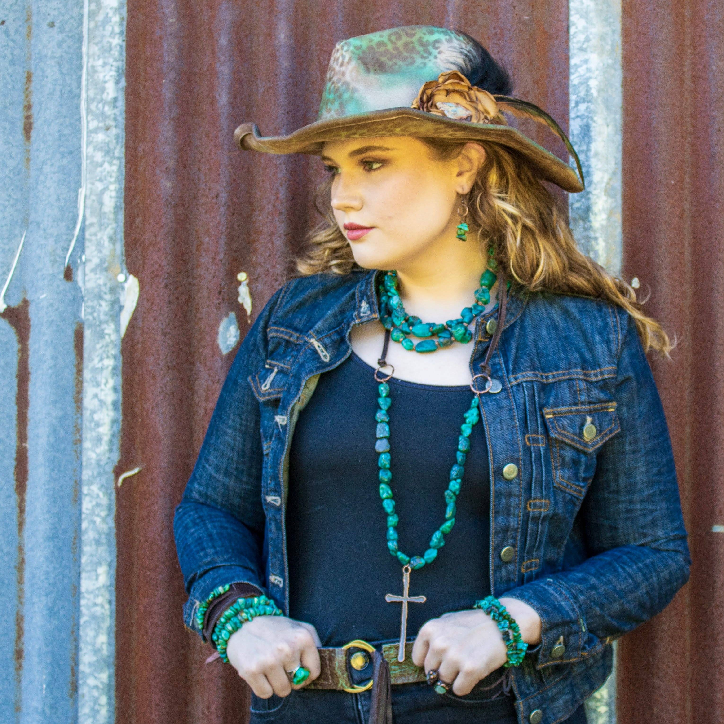 The Jewelry Junkie - Vente Collier de perles - Collier large à triple rangée en turquoise naturelle et cuivre 252y4