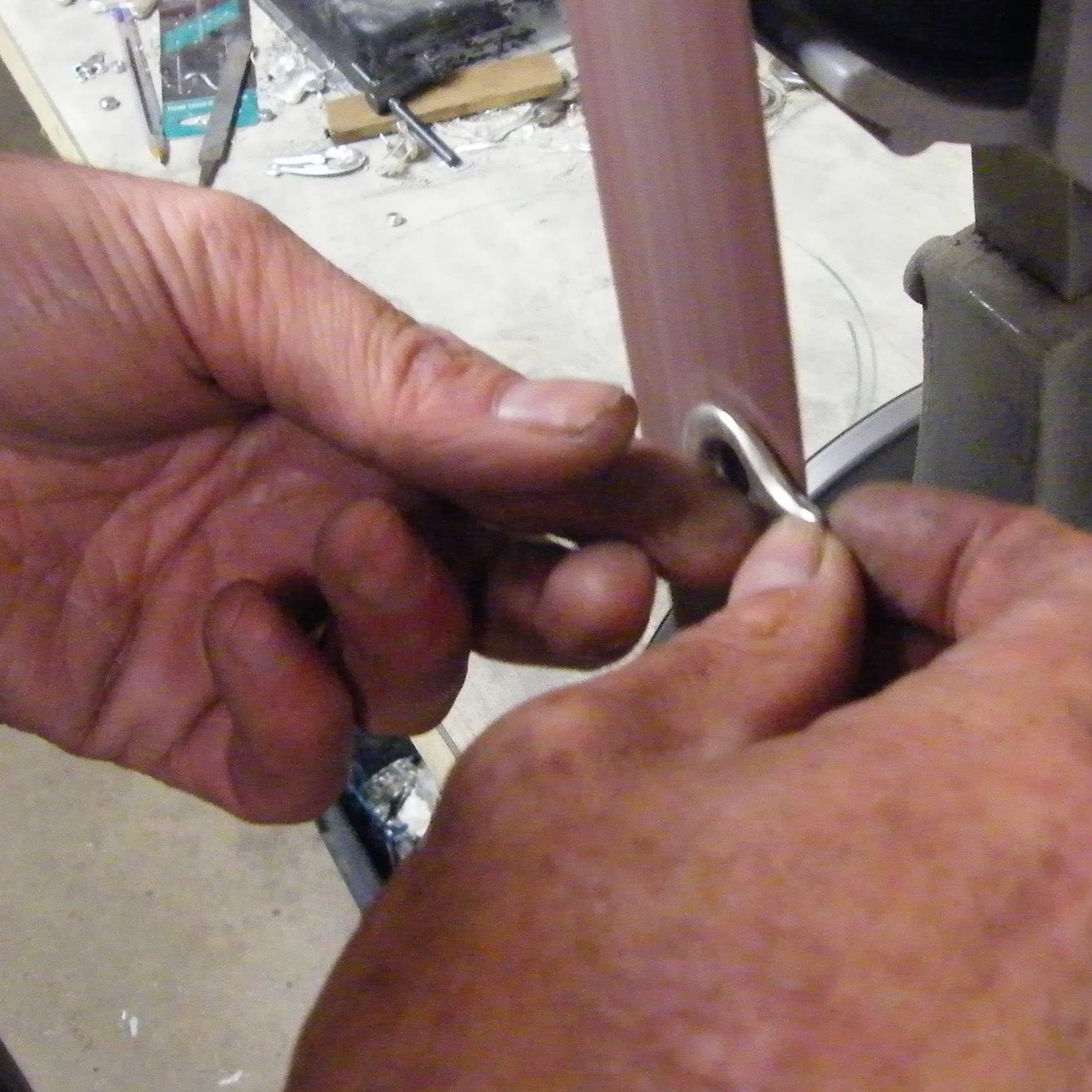 William Sturt Fine Pewter - Vendita all'ingrosso Fermacravatta - Uomo - Fermacravatta in peltro con ape, fermacravatta, realizzato a mano da William5