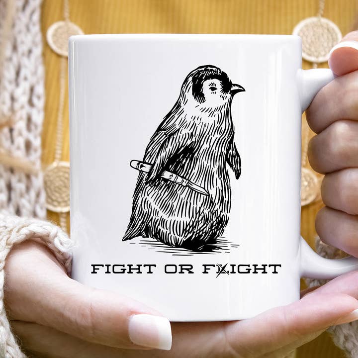 Kämpa eller fly pingvin - Rolig konstig djurmugg för wholesale av House Of Rodan